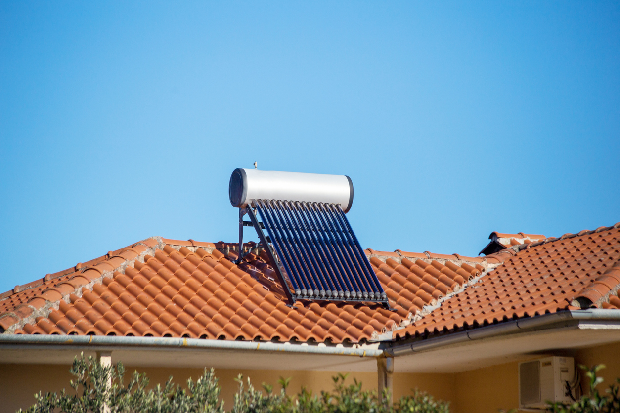 Calentador de agua solar montado en el techo de 300 litros con tubo de calor